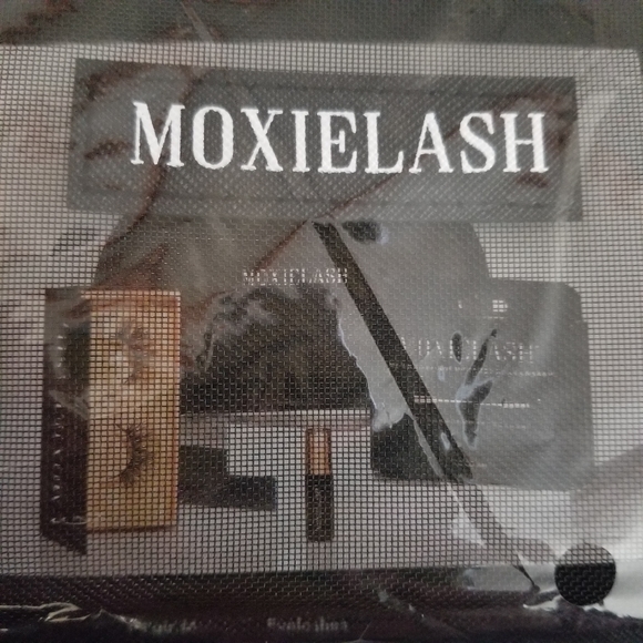 Moxielash Sassy Magnetic Mink Eyelashes Kit Magnetic Lashes Eyeliner Kit NWT - Picture 2 of 6